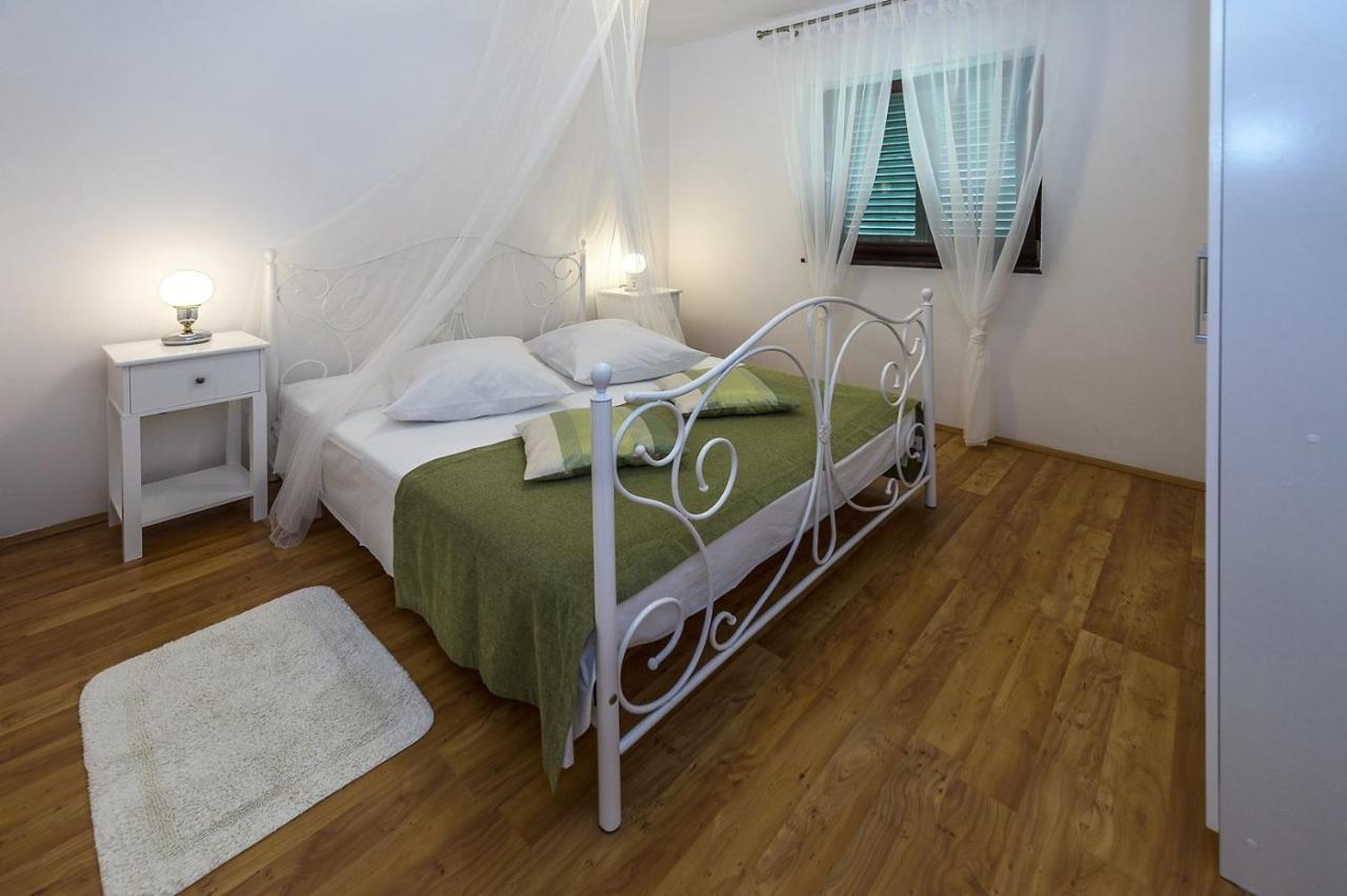 Spacious Three-Bedroom Villa Balun With Pool Porec Exterior photo